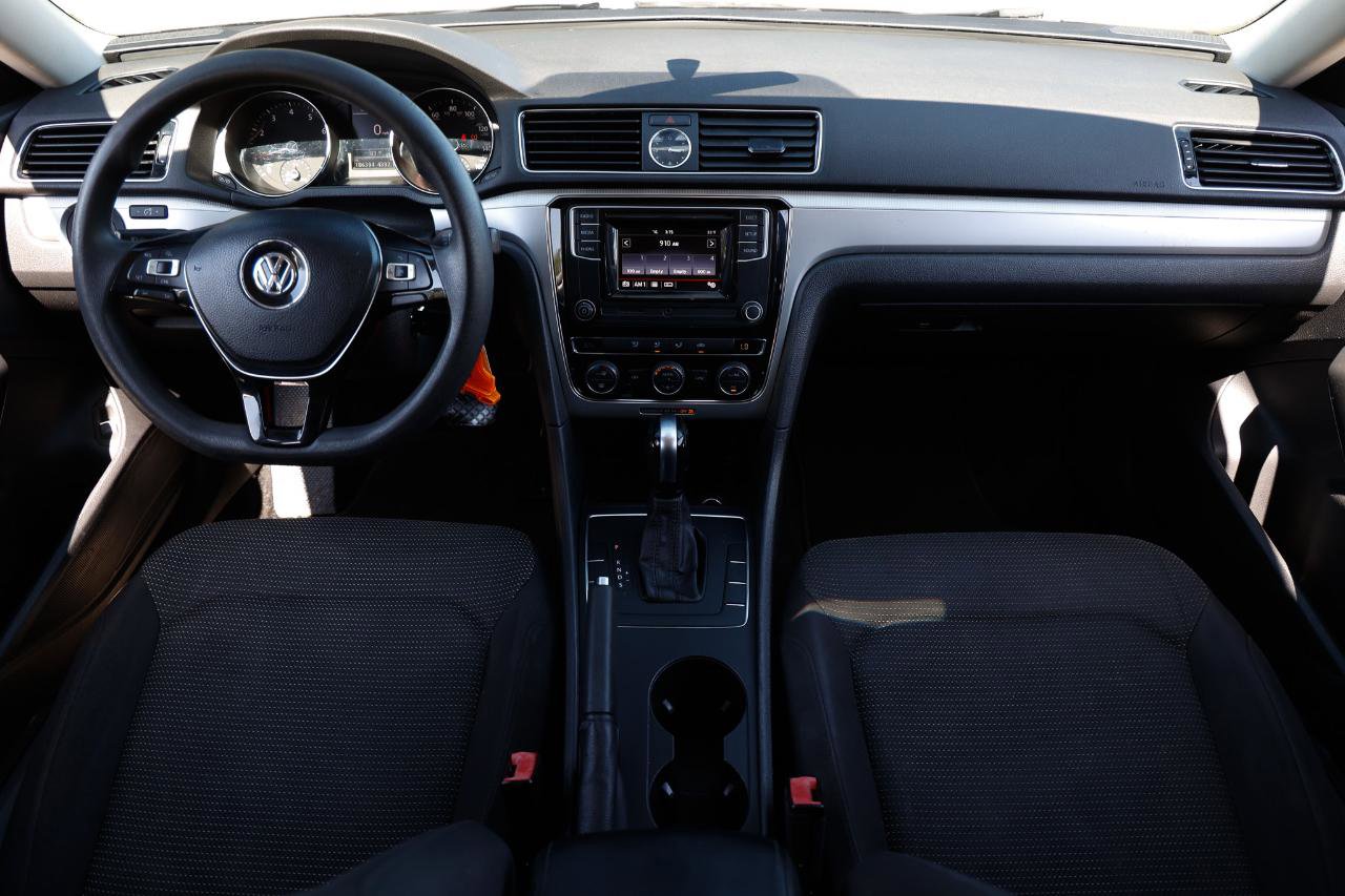 Used 2017 Volkswagen Passat 1.8T S image 2