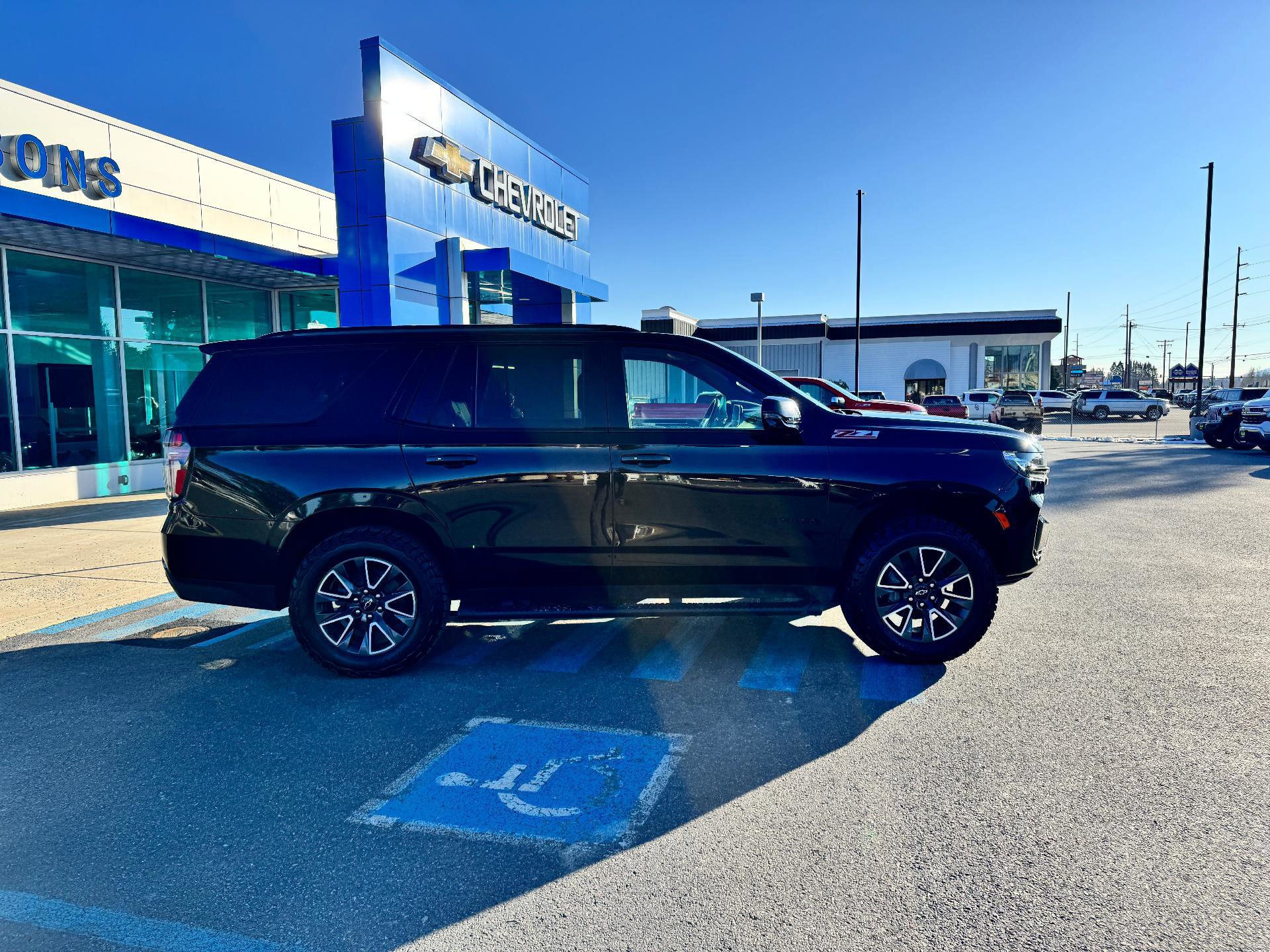 Used 2022 Chevrolet Tahoe Z71 w/ Luxury Package image 8