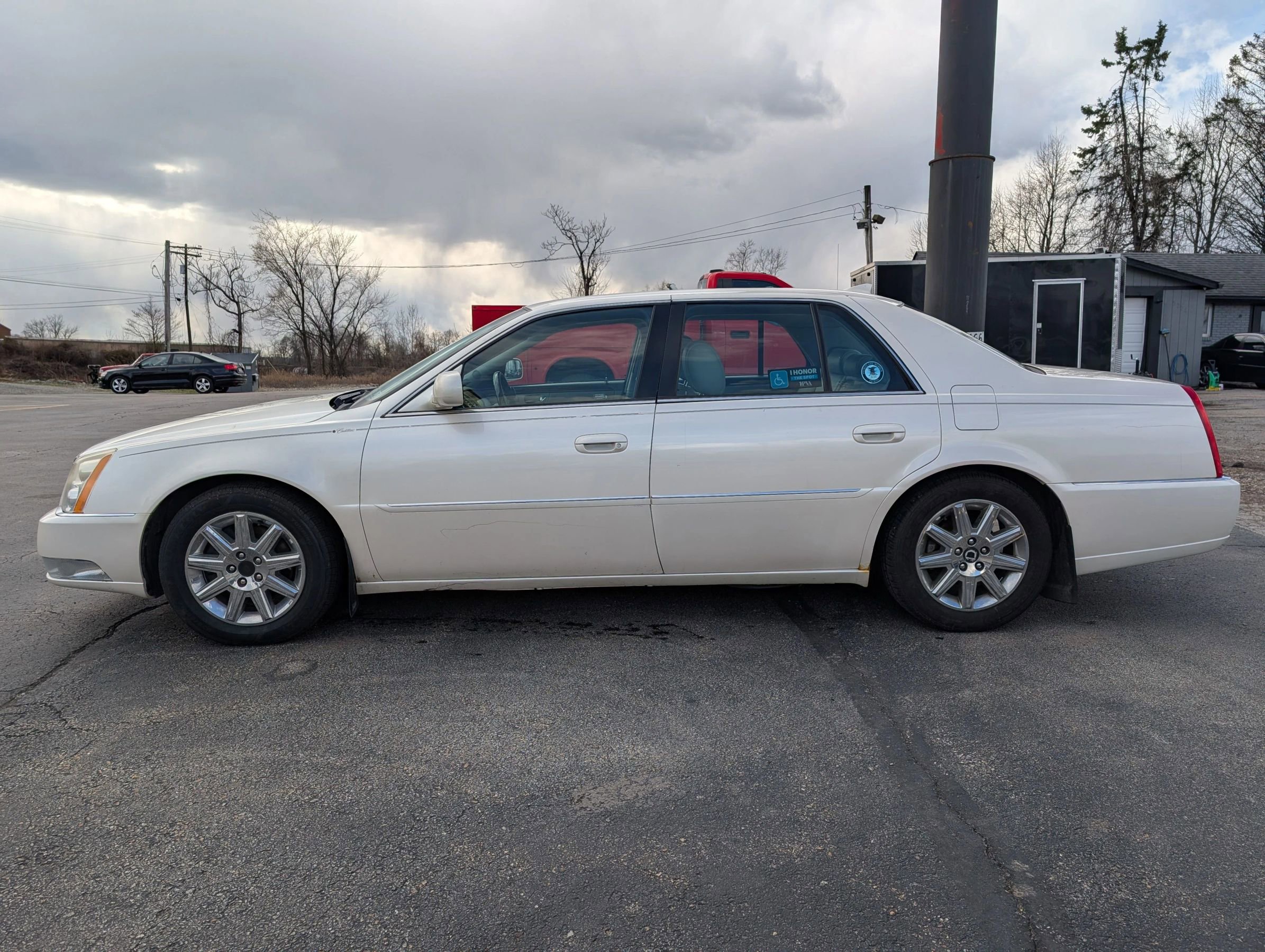 Used 2011 Cadillac DTS Premium image 2