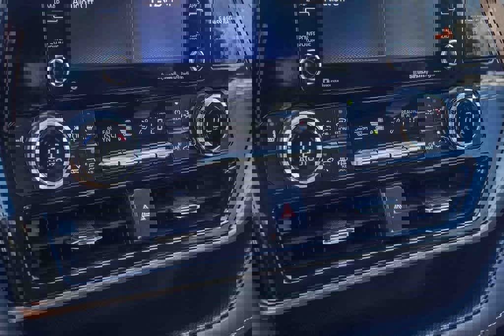 Used 2021 Toyota Highlander XLE image 20