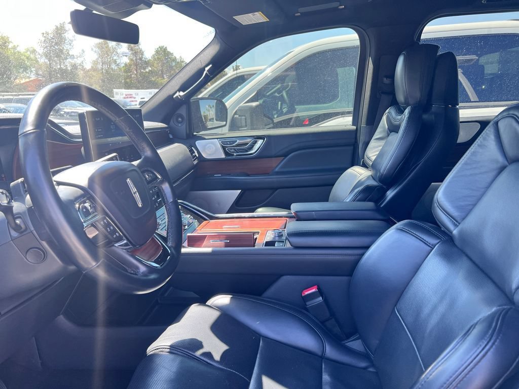 Used 2022 Lincoln Navigator L Reserve AWD/4WD image 4