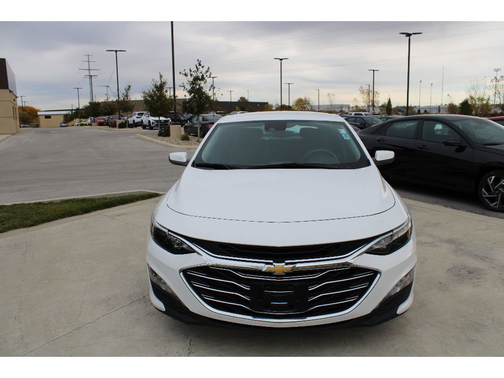 Used 2024 Chevrolet Malibu LT image 3