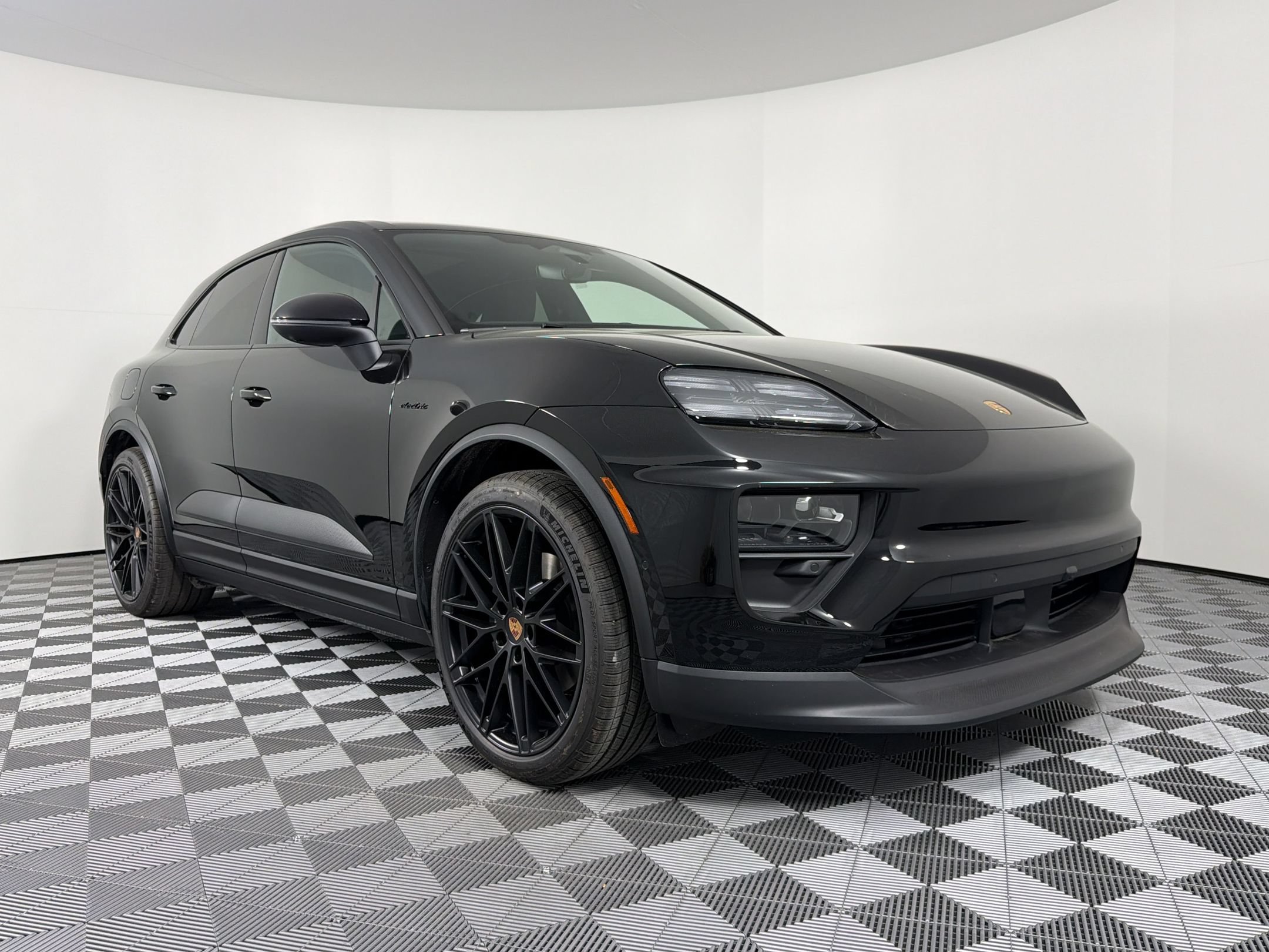 New 2026 Porsche Macan Electric RWD image 7