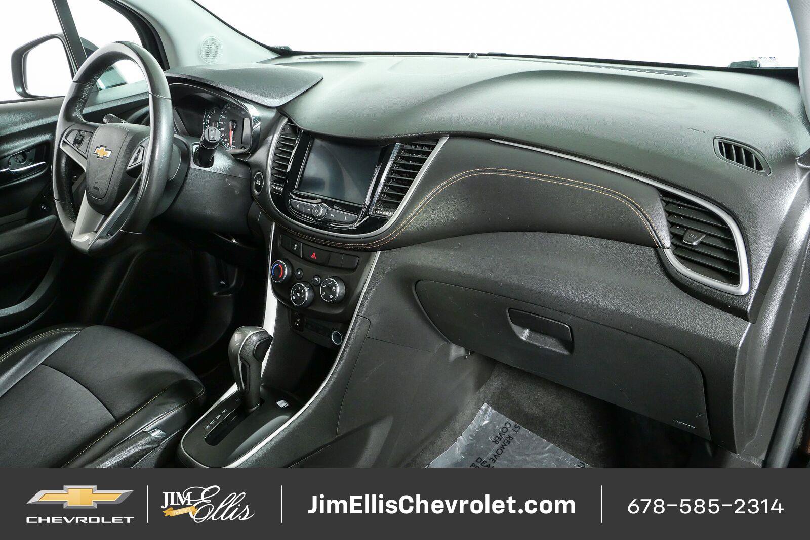 Certified 2020 Chevrolet Trax LT w/ LT Convenience Package AWD/4WD image 21