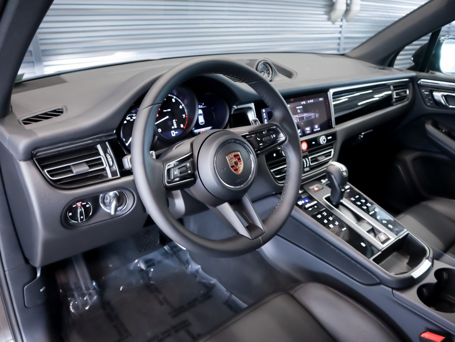 New 2026 Porsche Macan image 4