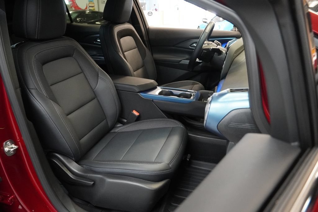 New 2026 Chevrolet Equinox EV LT w/ LPO, Blackout Package FWD image 35