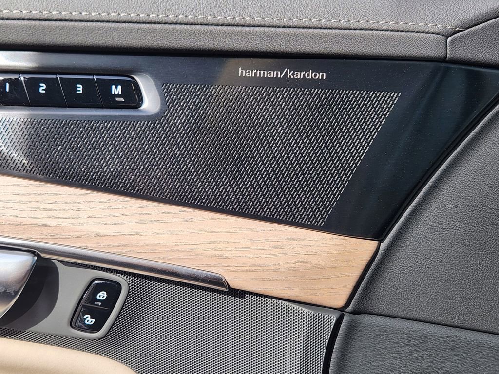 New 2026 Volvo XC90 B6 Plus w/ Protection Package Premier image 5