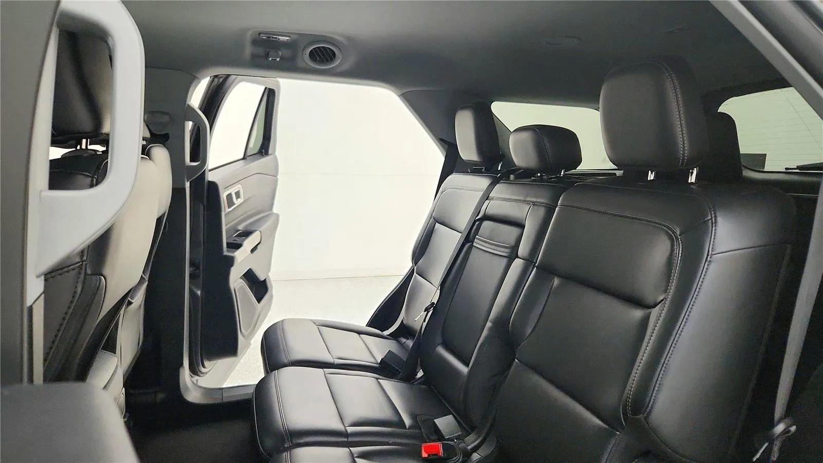 Used 2023 Ford Explorer XLT w/ Equipment Group 202A image 34