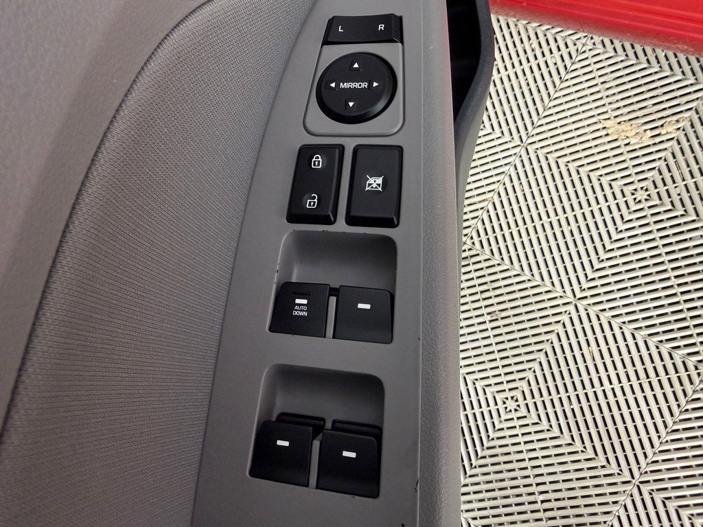 Certified 2020 Hyundai Elantra SEL image 30