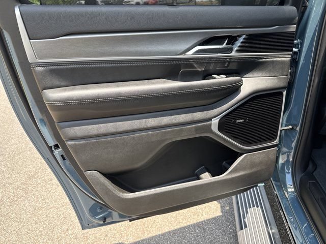 New 2026 Jeep Grand Wagoneer L Limited AWD/4WD image 22