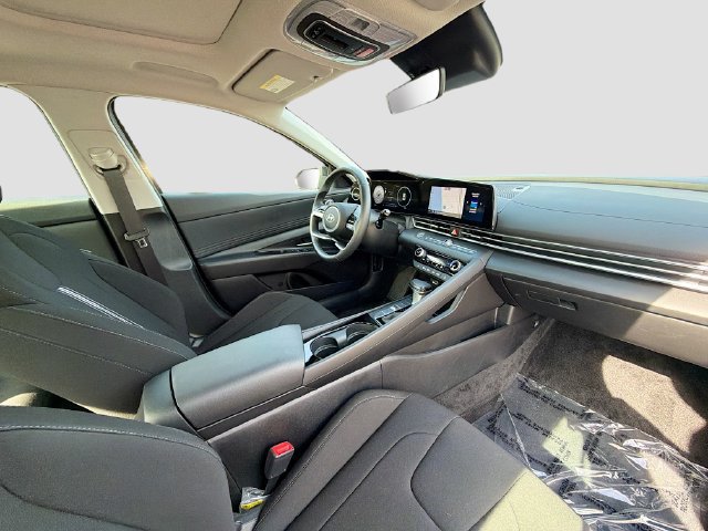 Certified 2025 Hyundai Elantra SEL FWD image 29