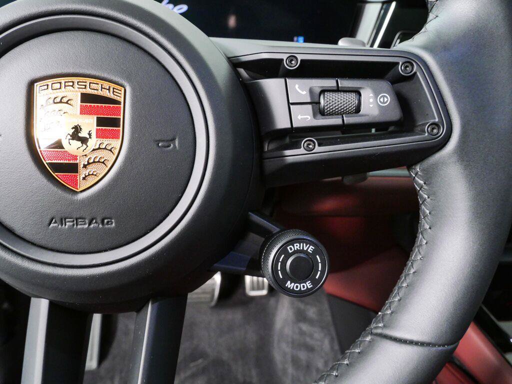 Certified 2024 Porsche Cayenne Turbo AWD/4WD image 11