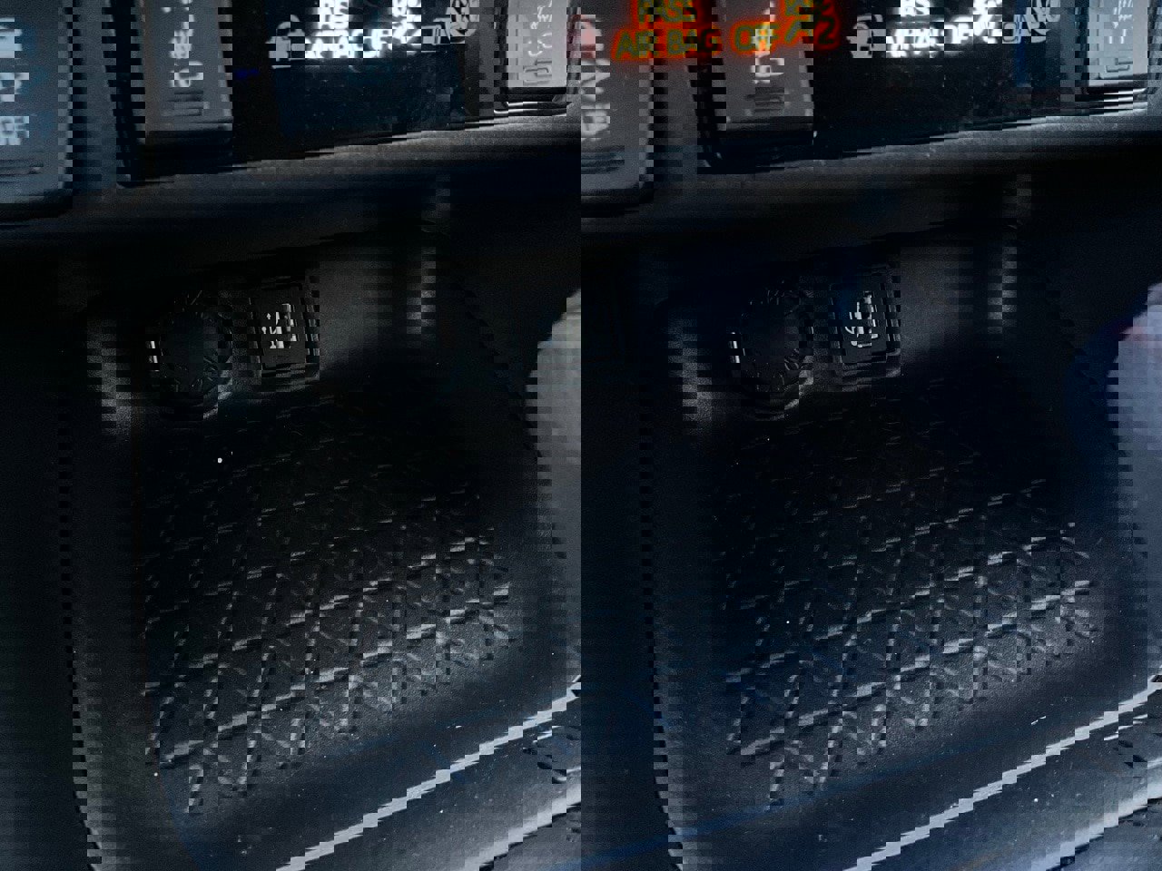 Used 2025 Toyota RAV4 XLE image 25