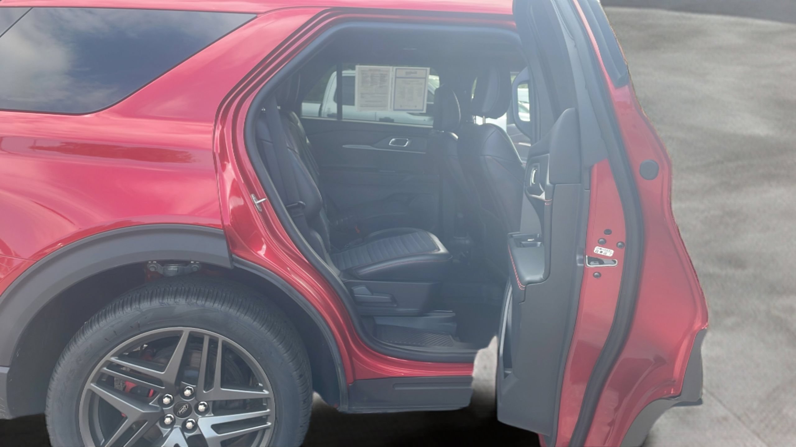 Used 2025 Ford Explorer ST-Line w/ Premium Package AWD/4WD image 53