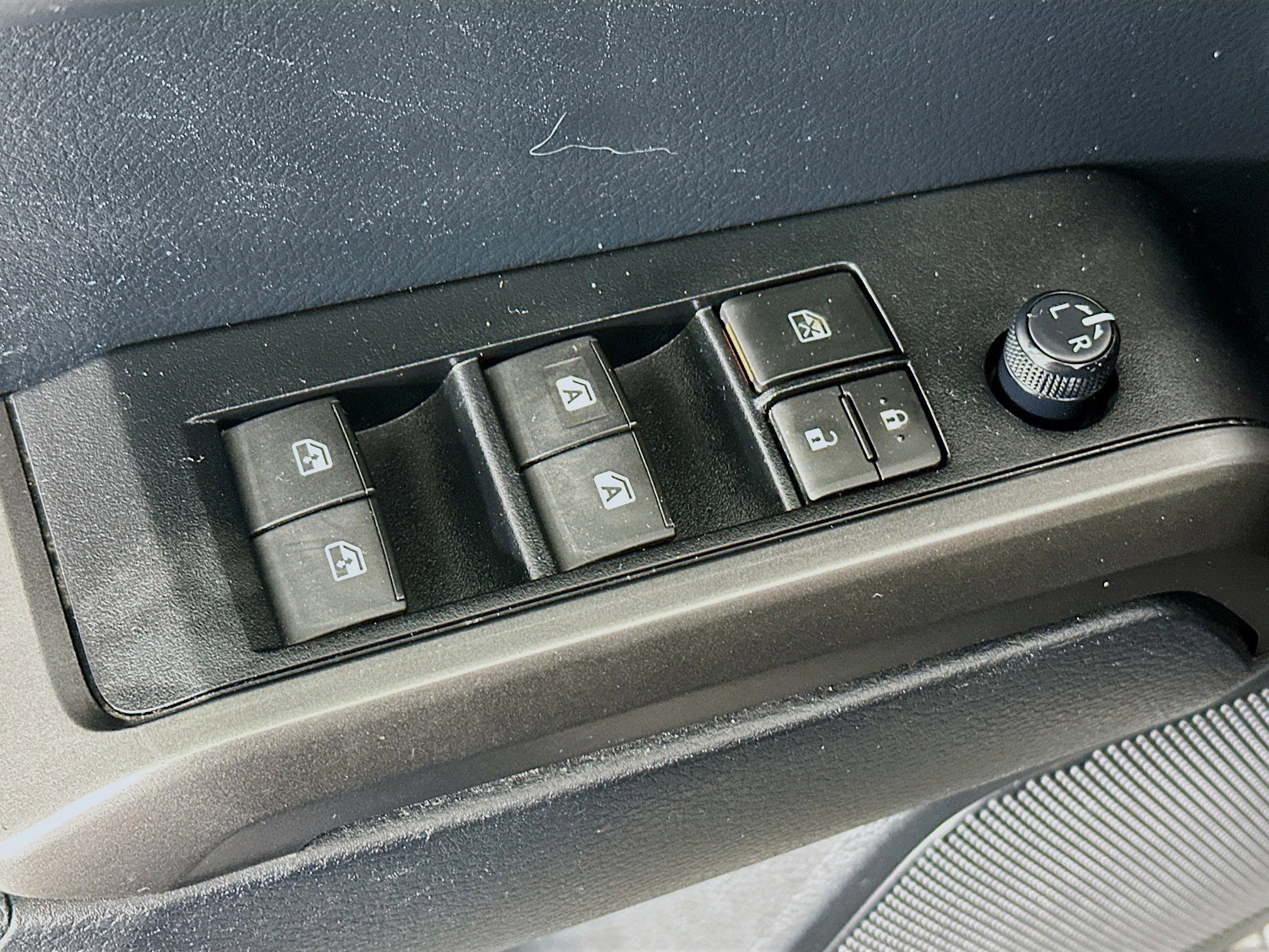 Used 2019 Toyota Tacoma TRD Sport w/ Technology Package image 15