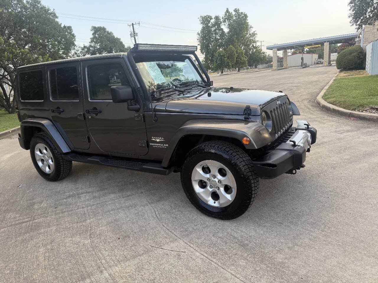 Used 2014 Jeep Wrangler Unlimited Sahara w/ Max Tow Package AWD/4WD image 4