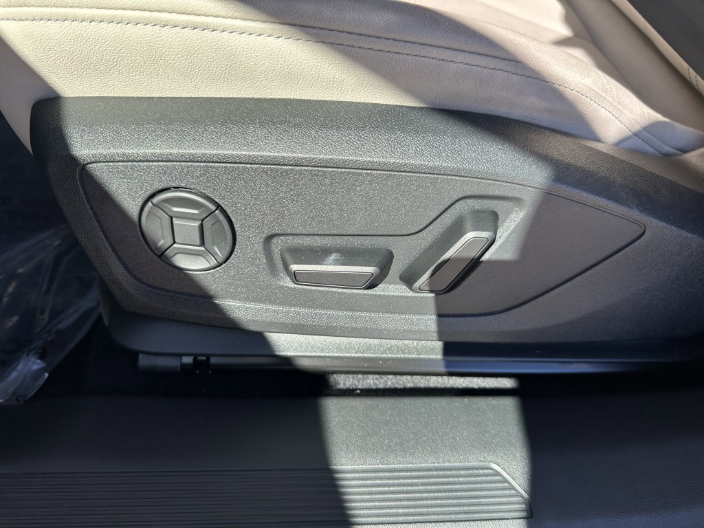 Used 2024 Audi Q4 e-tron Premium w/ Convenience Package image 34