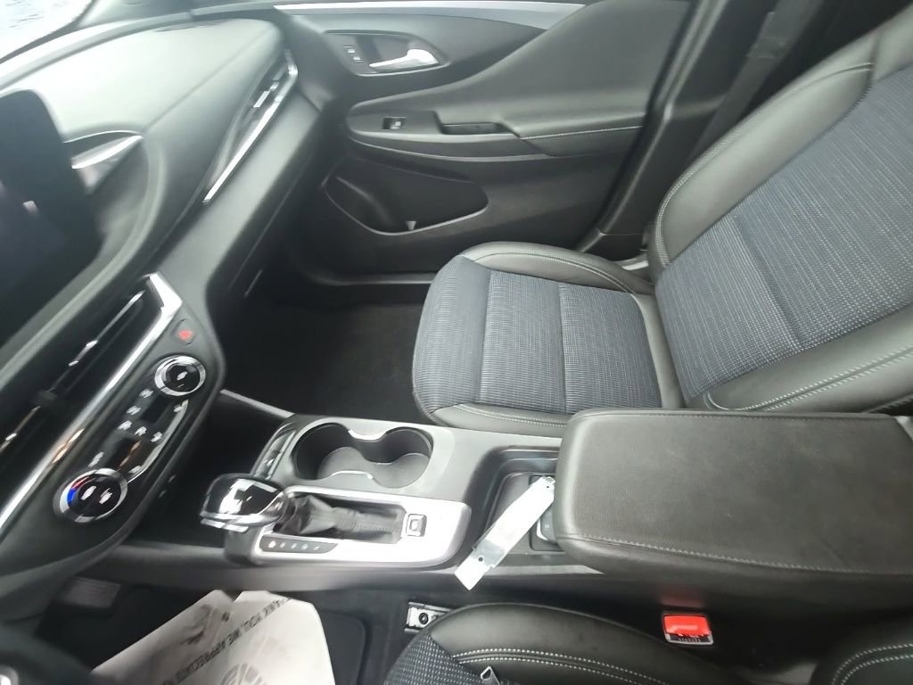 Used 2025 Buick Envista Preferred w/ Convenience I Package image 19