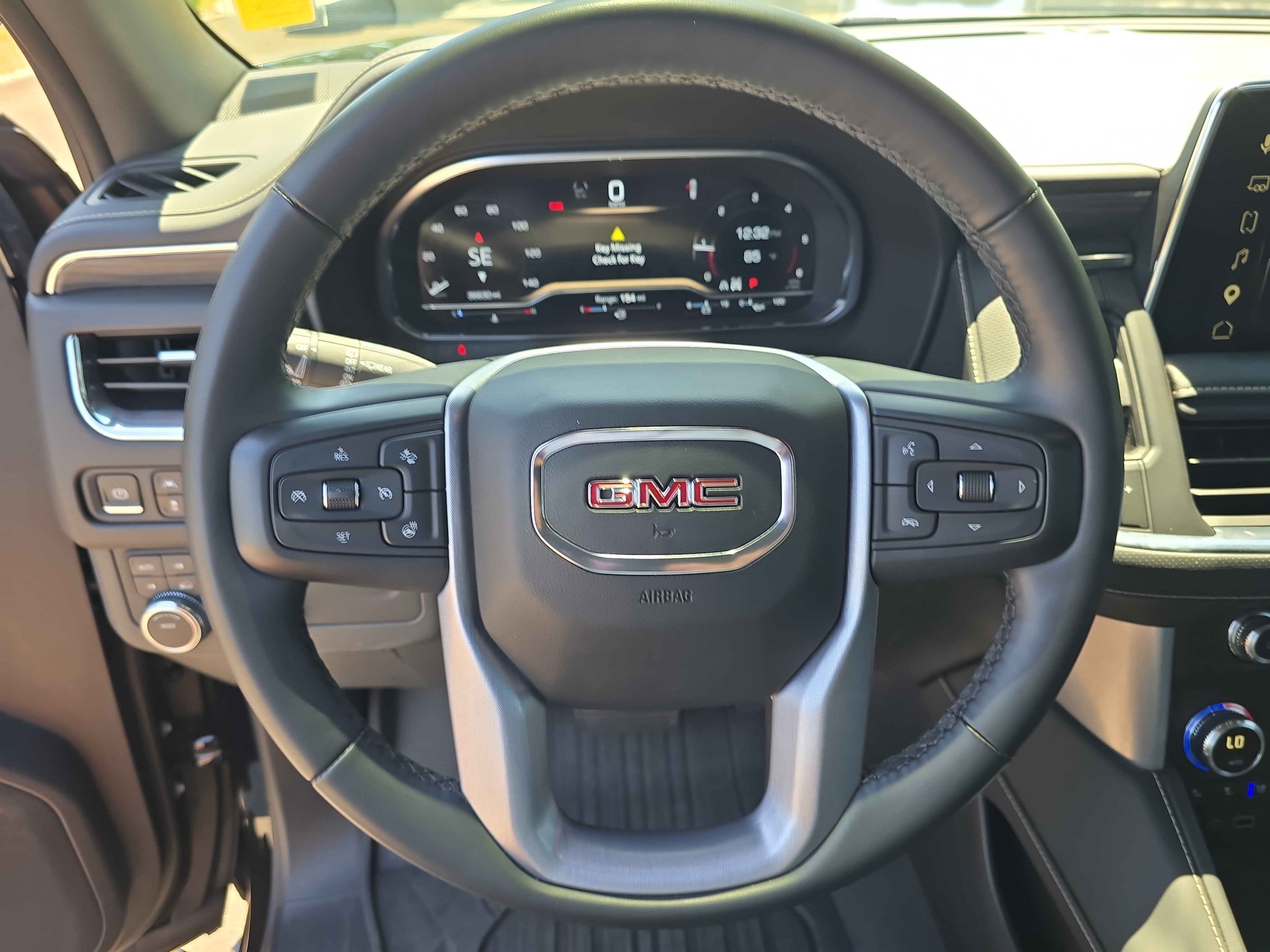 Used 2023 GMC Yukon SLT w/ SLT Luxury Package AWD/4WD image 32