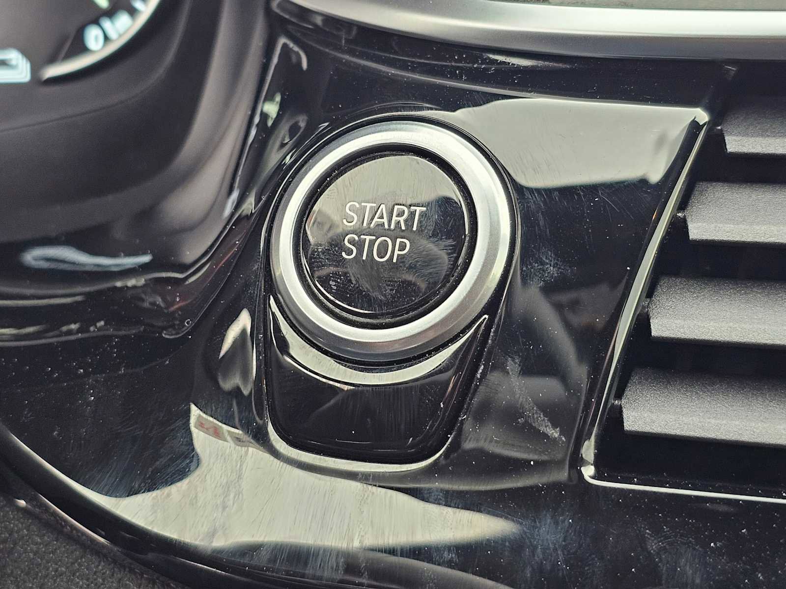 Used 2019 BMW 530e w/ M Sport Package image 29