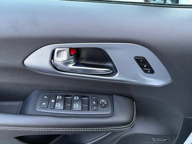 New 2026 Chrysler Pacifica Limited w/ Uconnect Theater Family Group FWD image 12