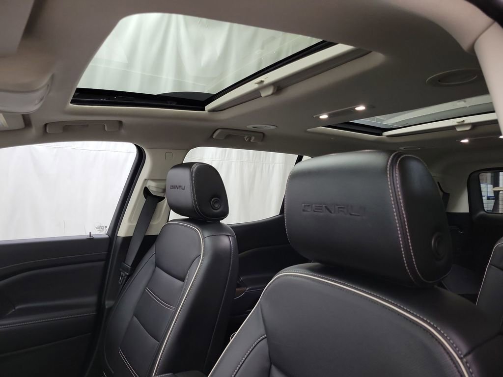 Certified 2022 GMC Acadia Denali w/ Denali Ultimate Package image 9