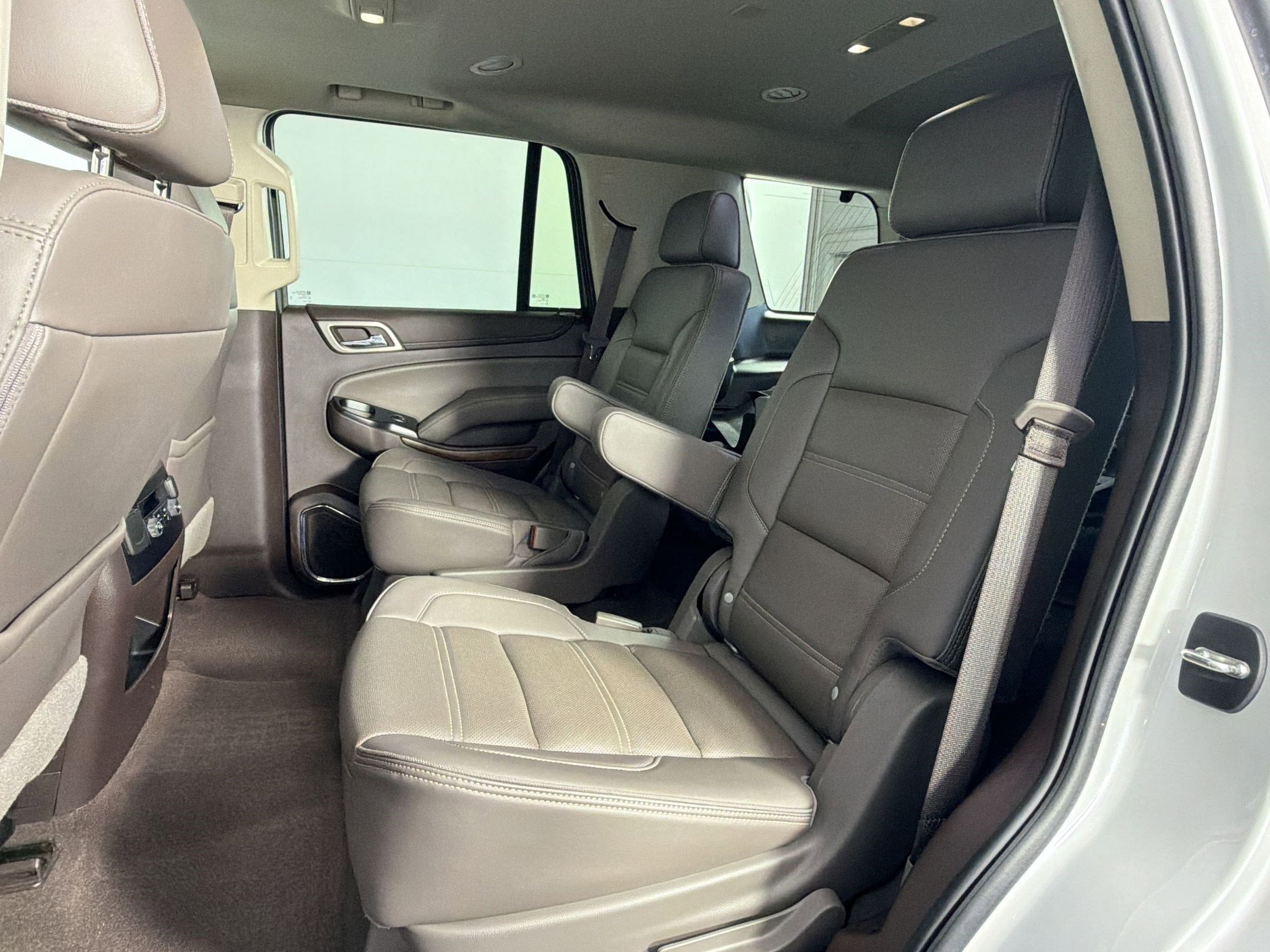 Used 2020 GMC Yukon Denali w/ Denali Premium Package RWD image 14