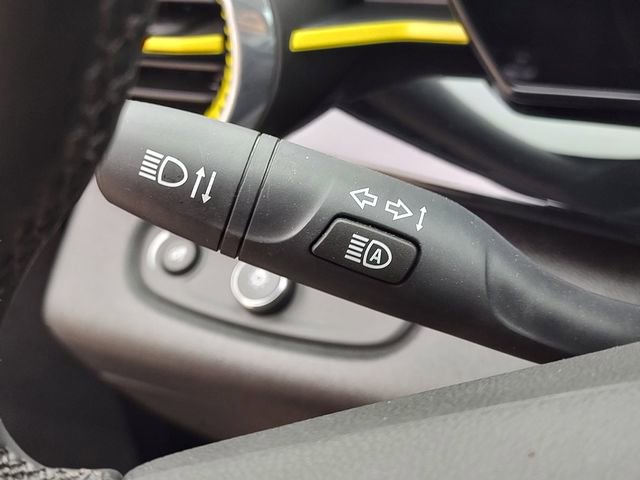Used 2025 Chevrolet Trax ACTIV w/ Sunroof Package image 23