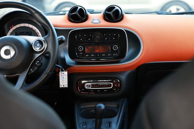 Used 2016 smart fortwo passion image 33