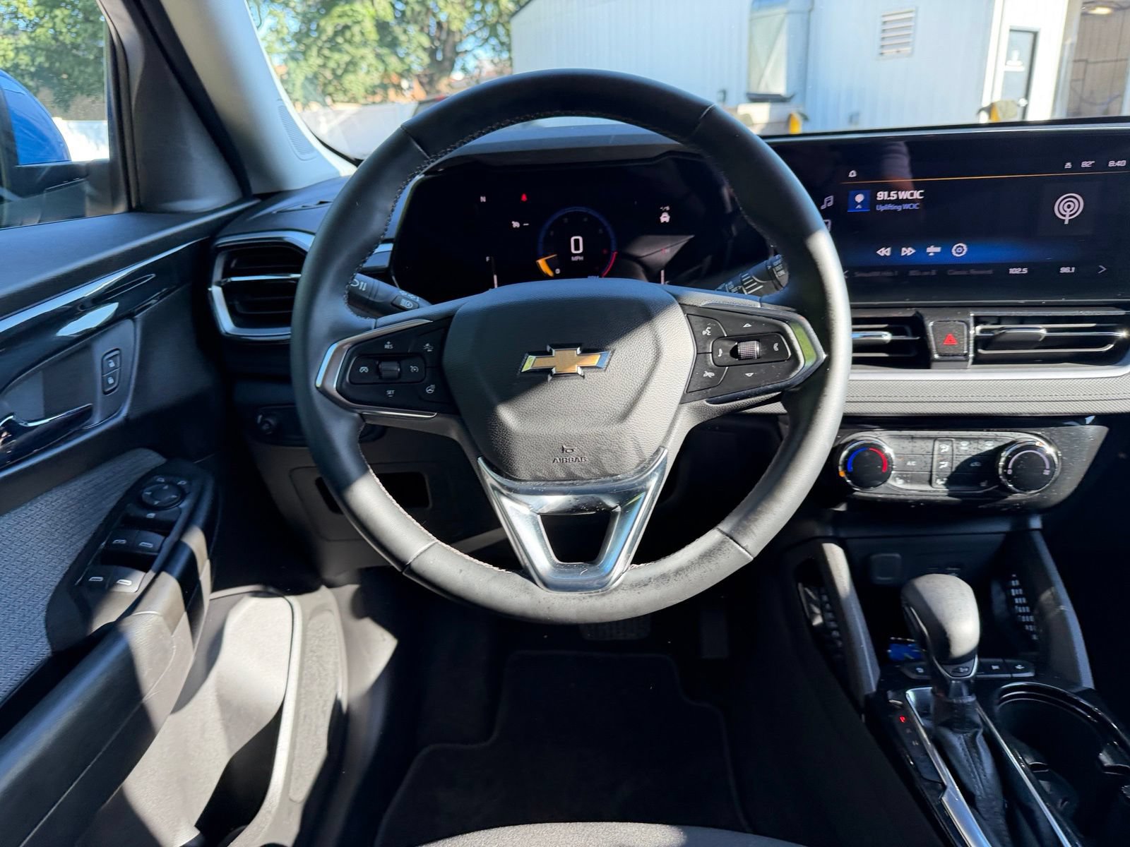 Used 2024 Chevrolet TrailBlazer LT w/ LT Cold Weather Package FWD image 13