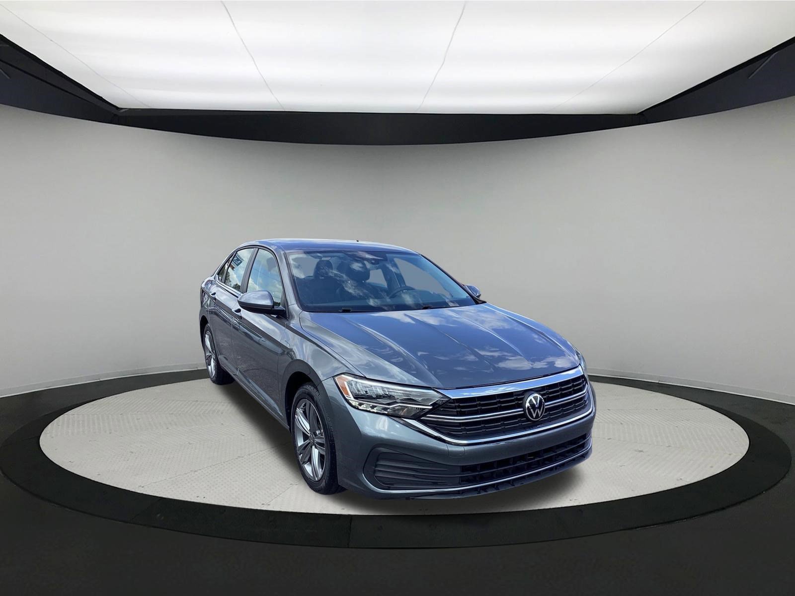 Used 2024 Volkswagen Jetta SE FWD image 2