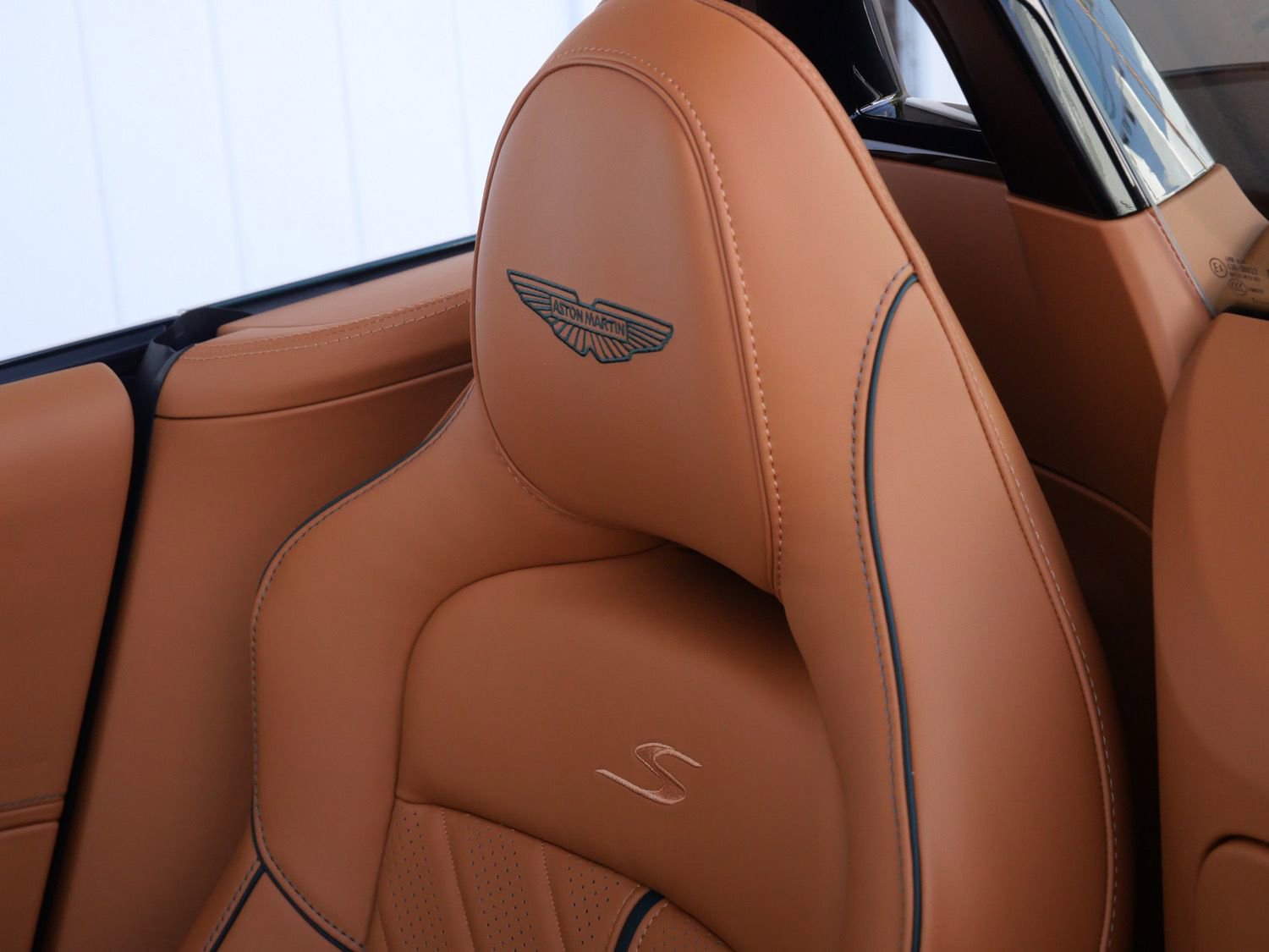 New 2026 Aston Martin V8 Vantage S RWD image 5