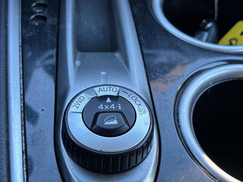 Used 2015 Nissan Pathfinder S image 23