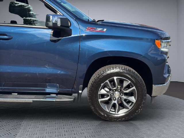 Used 2022 Chevrolet Silverado 1500 LT AWD/4WD image 29