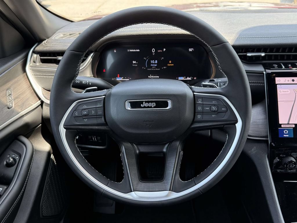 New 2025 Jeep Grand Cherokee Limited w/ Black Appearance Package AWD/4WD image 11