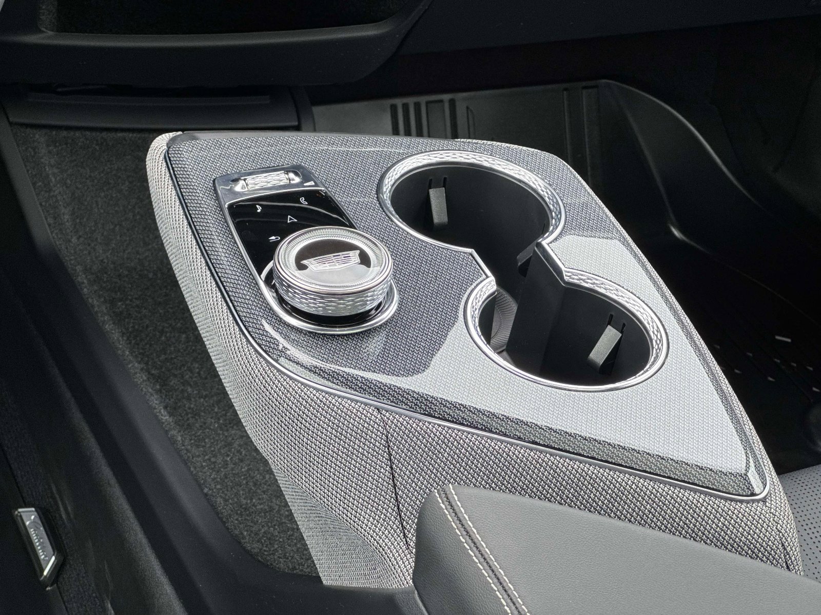 Certified 2025 Cadillac Optiq Luxury 2 w/ LPO, Floor Liner Package AWD/4WD image 5