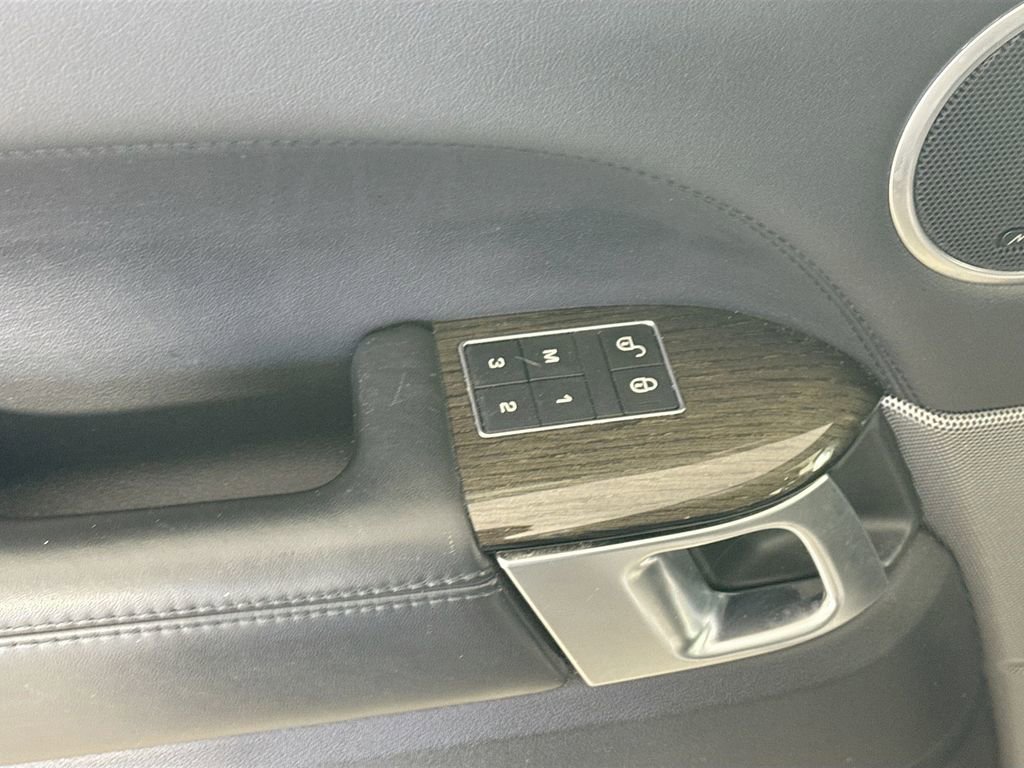 Used 2018 Land Rover Range Rover Sport HSE image 18