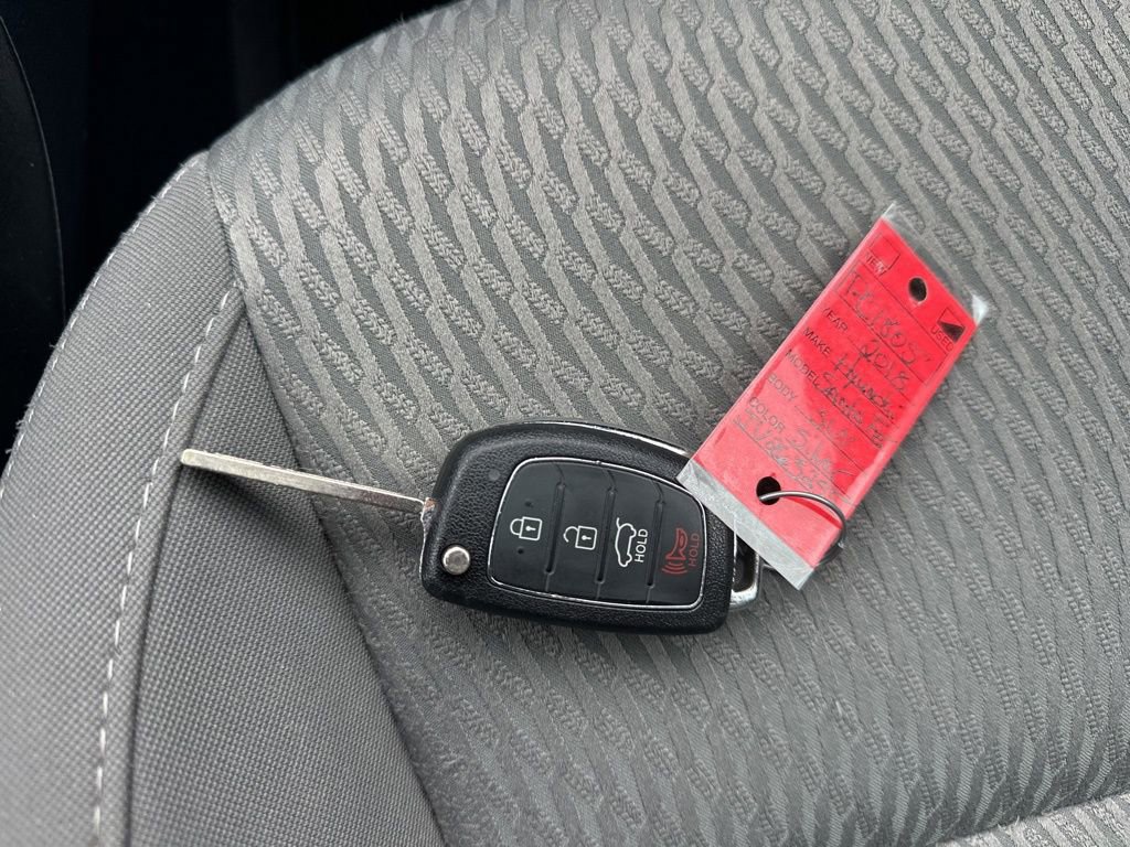 Used 2018 Hyundai Santa Fe SE image 39