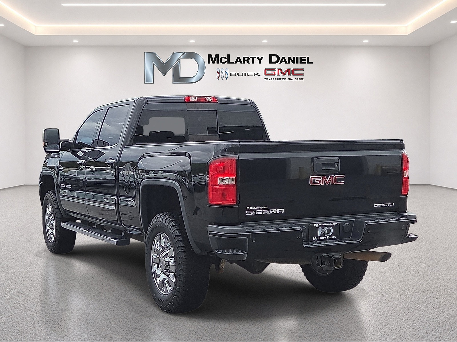 Used 2017 GMC Sierra 2500 Denali w/ Suspension Package, Off-Road AWD/4WD image 13