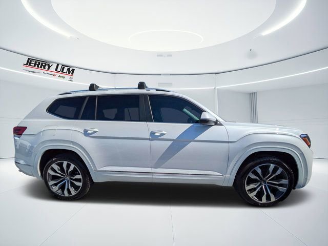 Used 2023 Volkswagen Atlas SEL AWD/4WD image 2