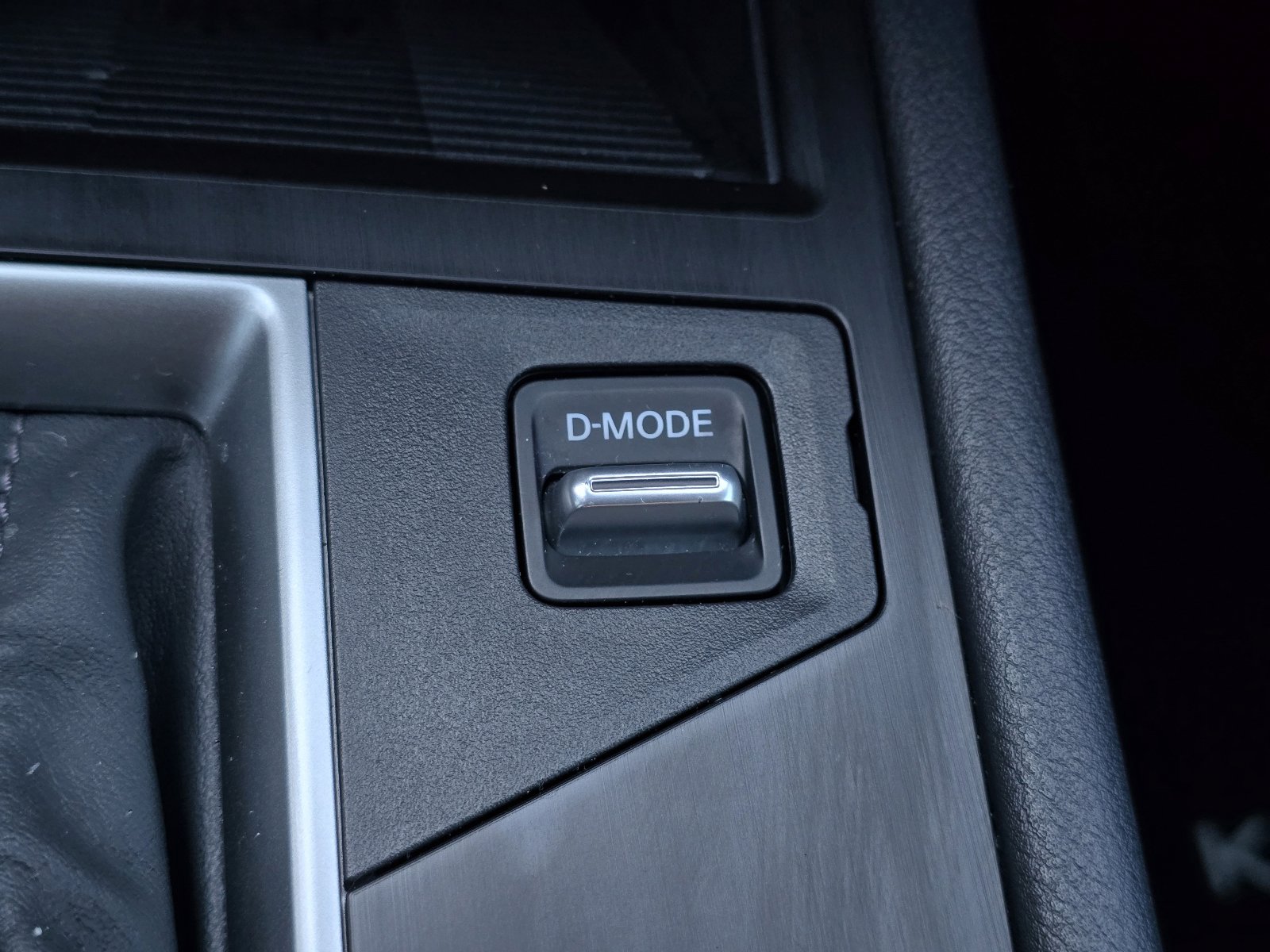 Certified 2025 Nissan Kicks SV image 23