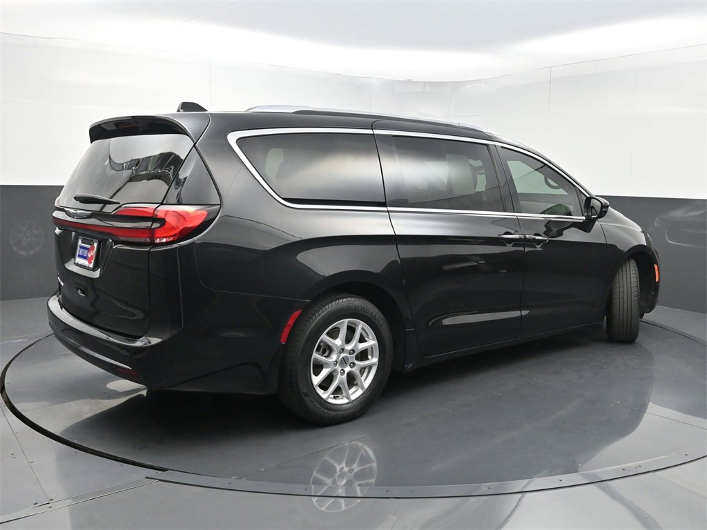 Used 2021 Chrysler Pacifica Touring-L image 26