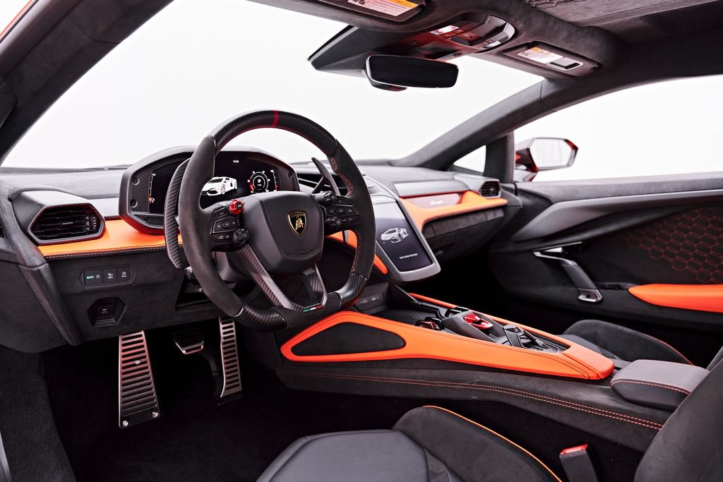 Used 2024 Lamborghini Revuelto AWD/4WD image 2