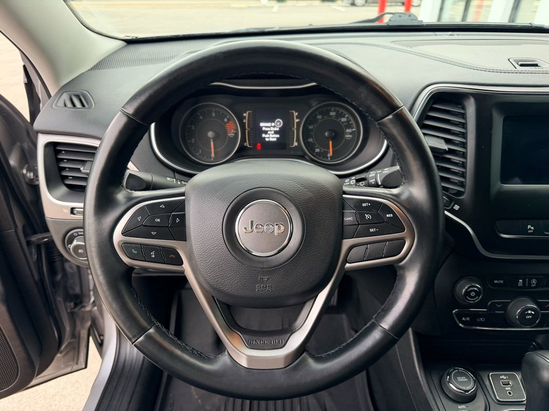 Used 2021 Jeep Cherokee Latitude Plus w/ Mopar Interior Package image 21