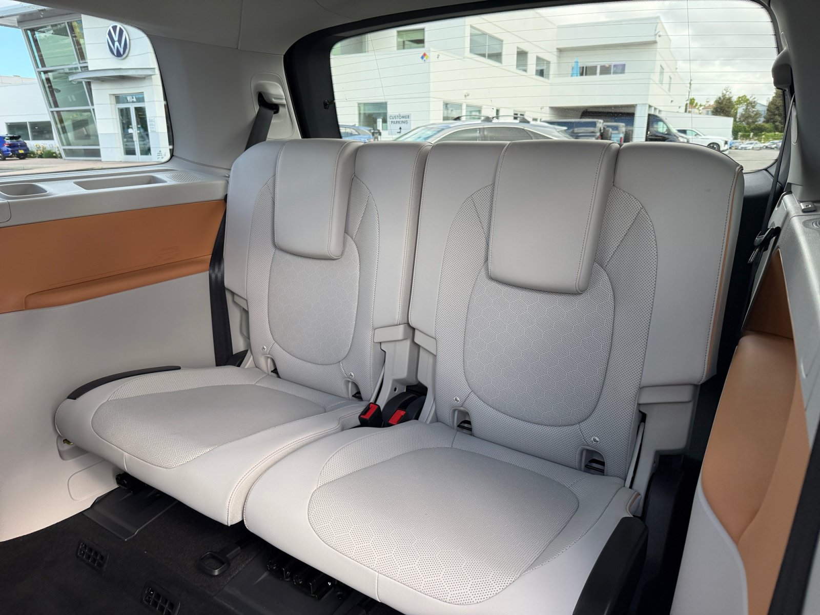 Certified 2025 Volkswagen ID. Buzz Pro S Plus AWD/4WD image 21