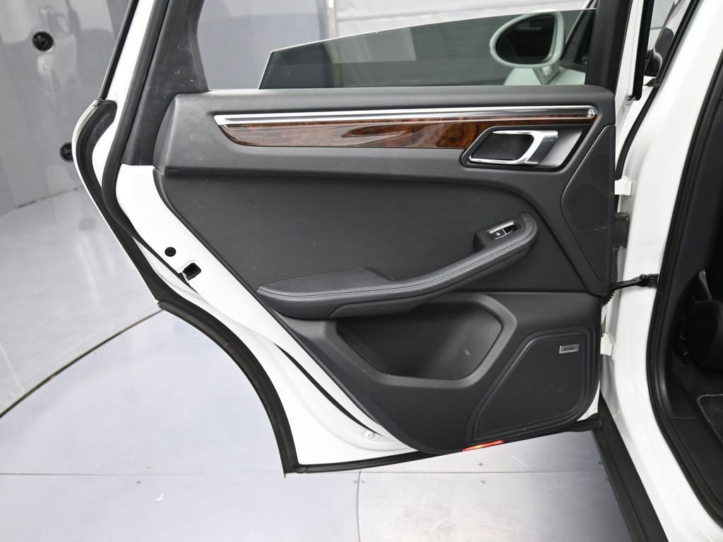 Certified 2022 Porsche Macan image 22