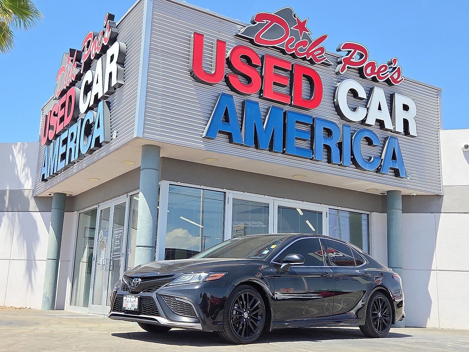Used 2022 Toyota Camry XSE FWD image 1