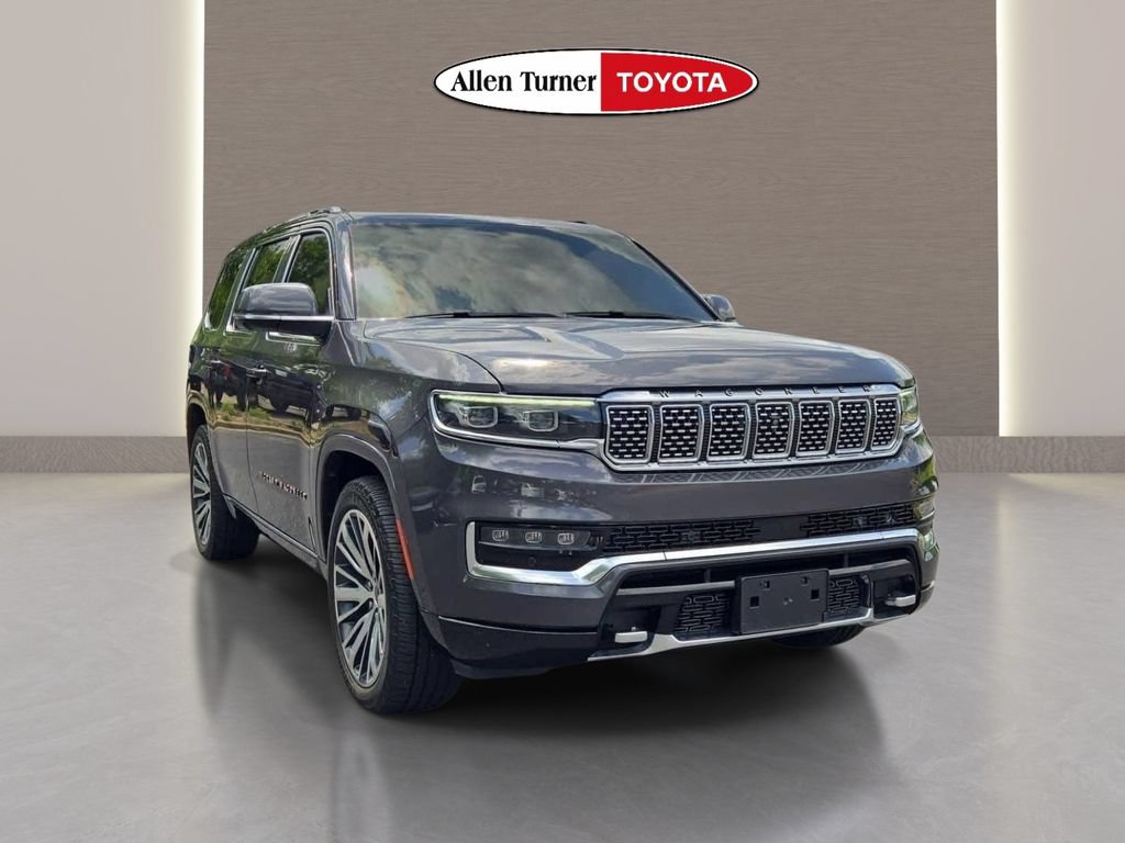 Used 2022 Jeep Grand Wagoneer Series III w/ HD Trailer Tow Package AWD/4WD image 2