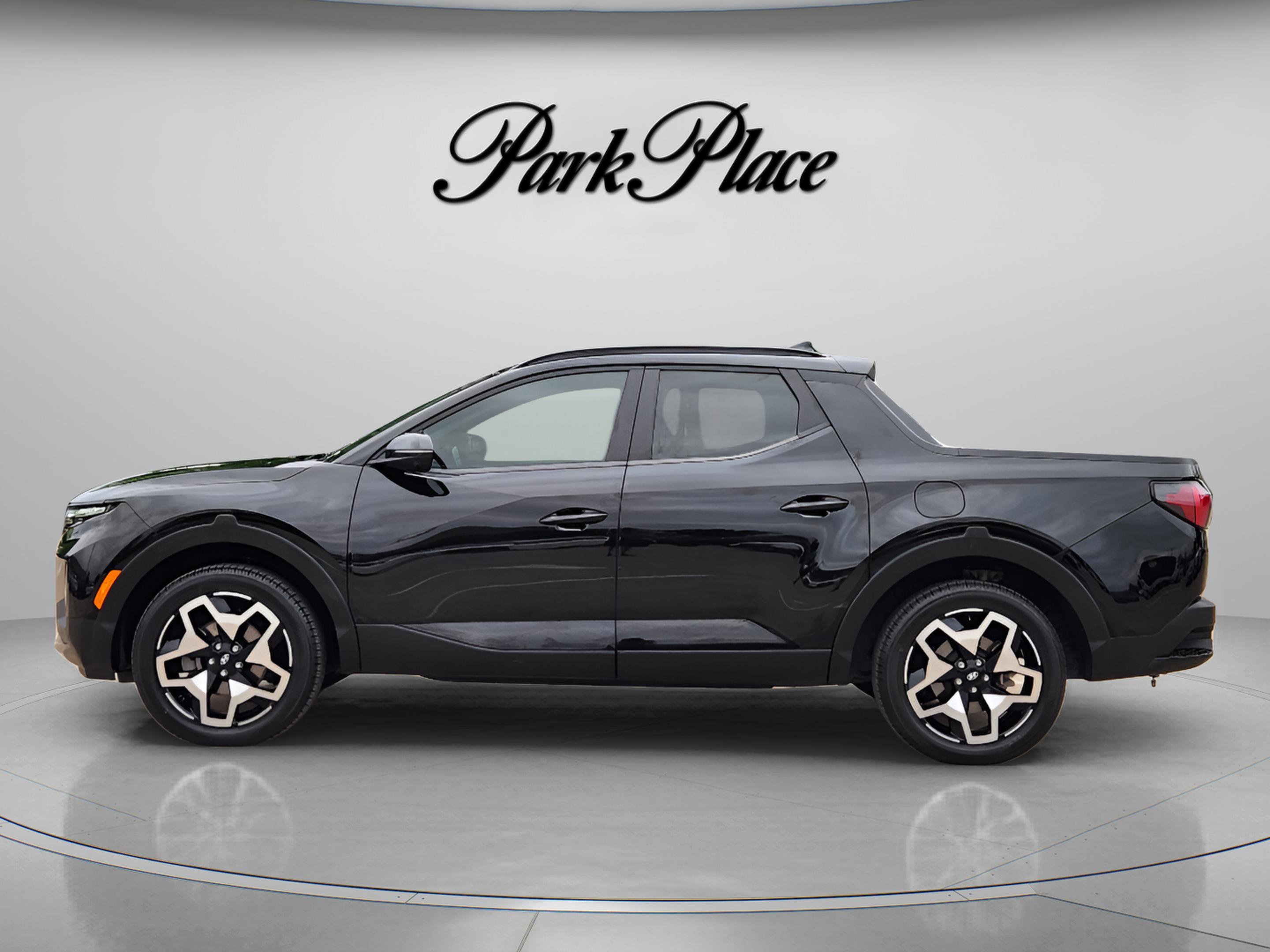 Used 2022 Hyundai Santa Cruz Limited AWD/4WD image 2