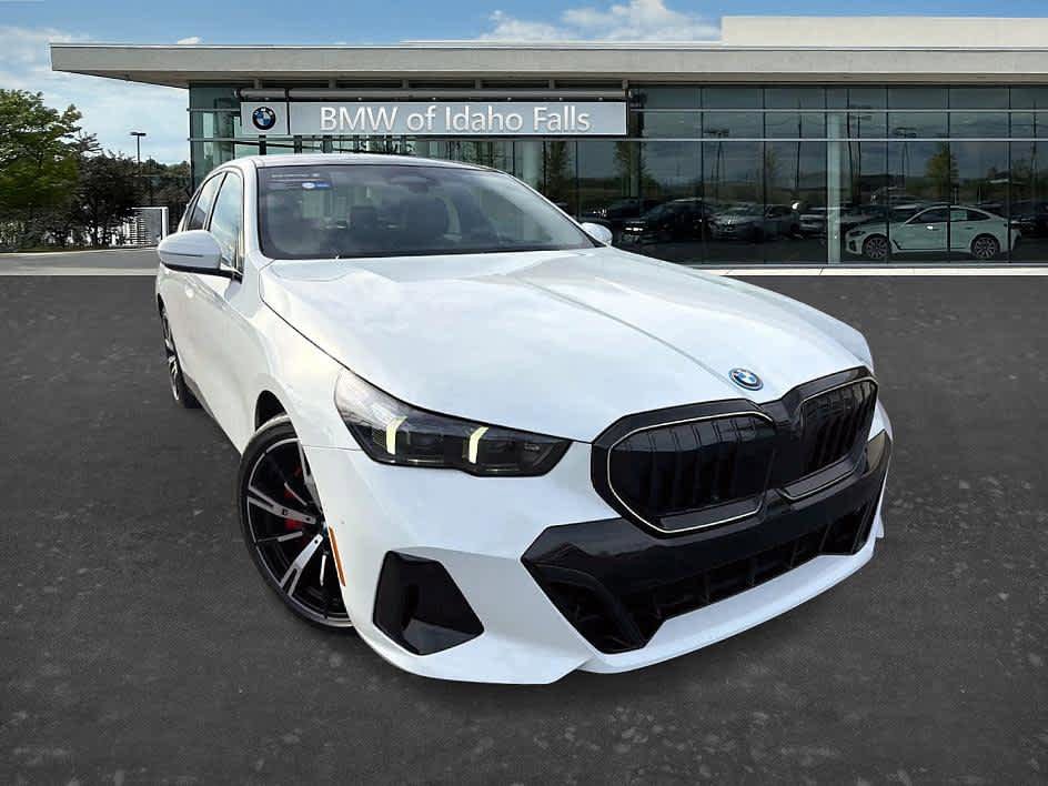New 2026 BMW 550e xDrive AWD/4WD image 1